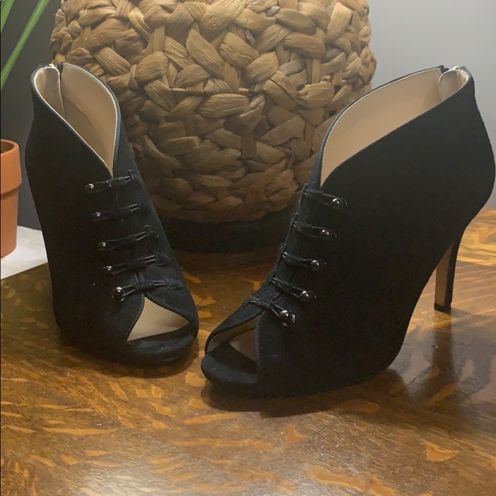 Adrienne Vittadini black suede Gabay heels